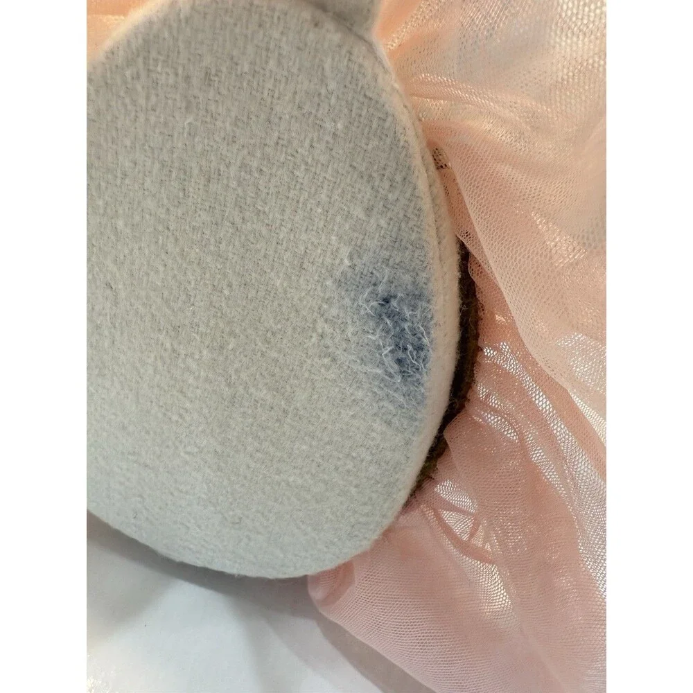Pillowfort swan head